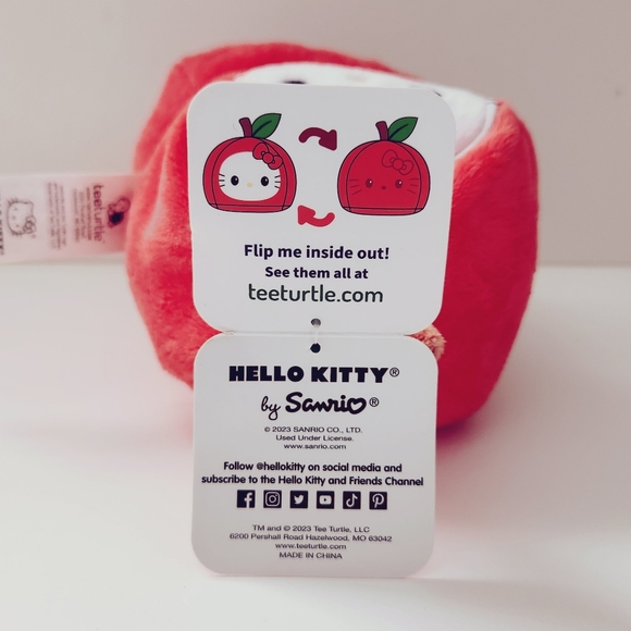 TeeTurtle Hello Kitty And Friends Reversible Hello Kitty Apple - Picture 9 of 9